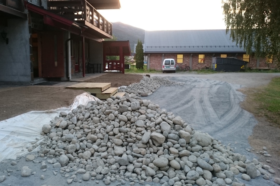 Utearealene er det første som skal utbedres på Nesbyen Bed and Biking, og prosjektene er godt i gang. Foto: Ove Grøndal Nesbyen Bed and Biking - Ove Grøndal 1400x933