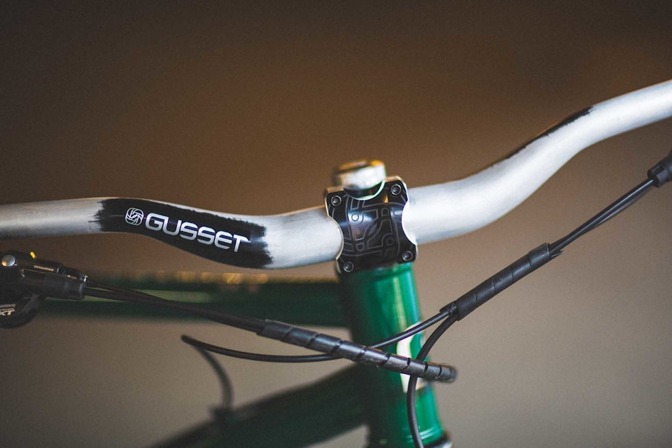 TORSJONSSTIVT: Gusset-styret har 35 mm diameter for innfesting, og 38 mm rise. Foto: Kristoffer H. Kippernes TORSJONSSTIVT: Gusset-styret har 35 mm diameter for innfesting, og 38 mm rise. Foto: Kristoffer H. Kippernes