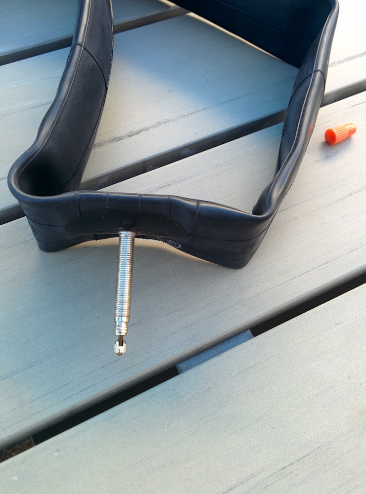 ÅPEN: Husk og åpne ventilen før du ruller. Du må trykke på den på veien også for å få ut all lufta. ÅPEN: Husk og åpne ventilen før du ruller. Du må trykke på den på veien også for å få ut all lufta.