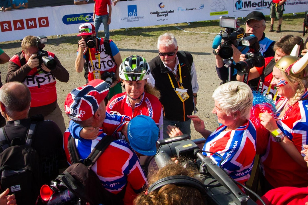 TRØST: Godt å få trøst fra familien i motgang. (foto: Snorre Veggan) terrengVM-7402a