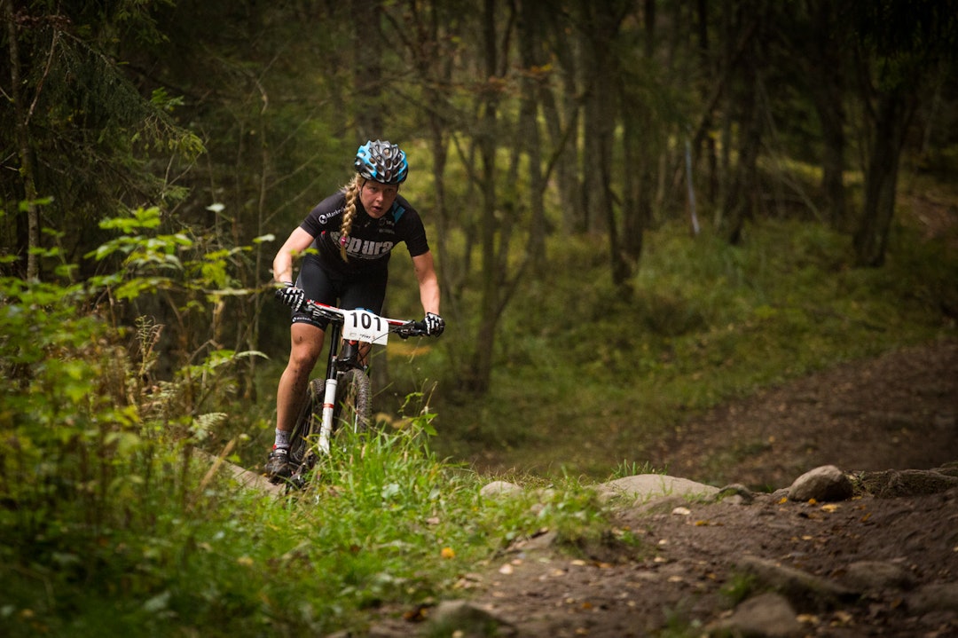 OPPTUR: Ingrid Sofie Bøe Jacobsen sto for den beste norske prestasjonen under VM på Hafjell med en bronsemedalje på sprinten. Det må kunne kalles en solid opptur. Dette bildet er fra Norgescupfinalen i rundbane, hvor hun endte på andreplass både i rittet og sammenlagt. (foto: Snorre Veggan) norgescup-5755a