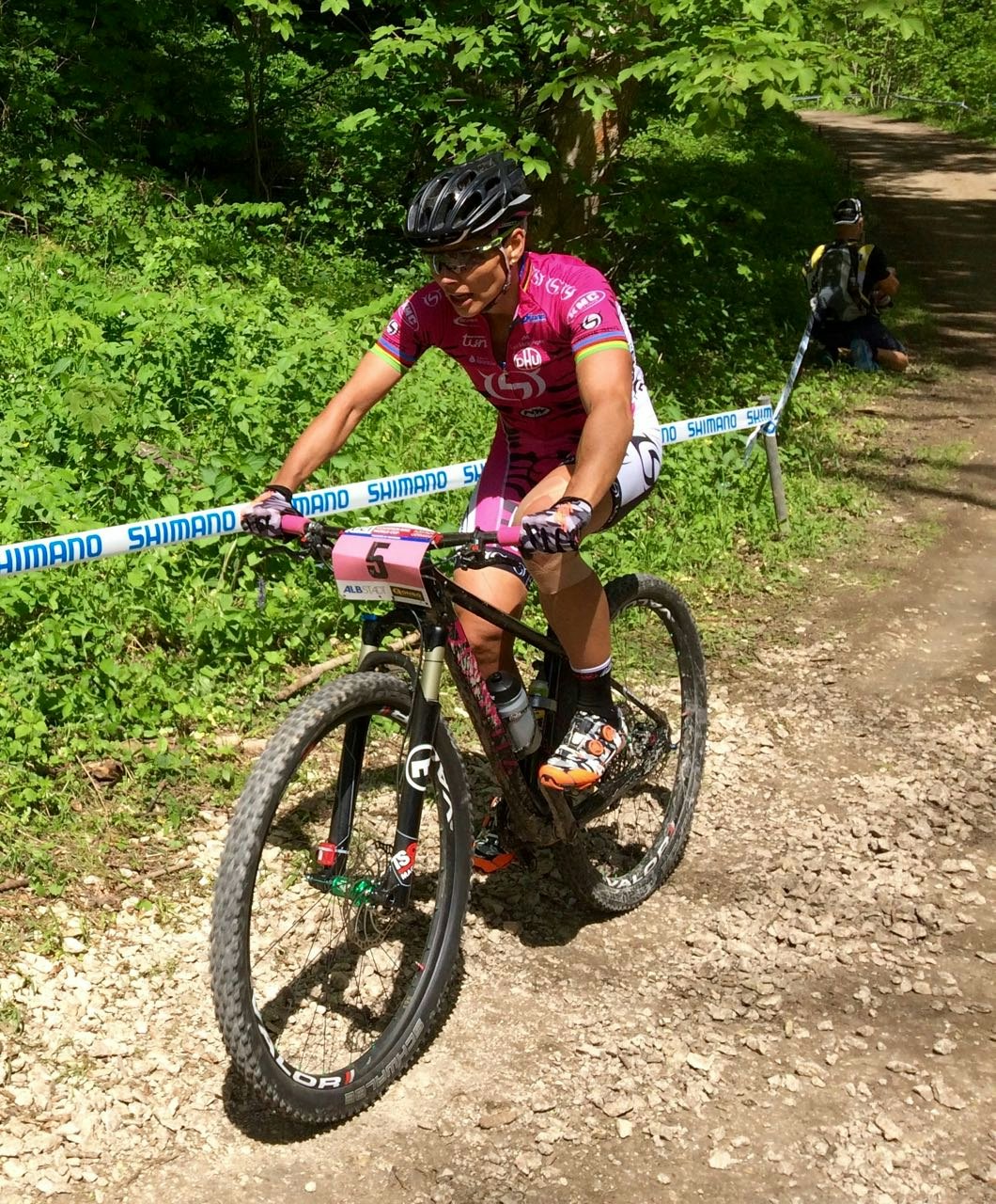 SUPERVETERAN: Sabine Spitz er 45 år og har tatt medalje i tre av fire OL hun har deltatt i. Hun er nå skadet, men satser på å sykle lørdag. SUPERVETERAN: Sabine Spitz er 45 år og har tatt medalje i tre av fire OL hun har deltatt i. Hun er nå skadet, men satser på å sykle lørdag.
