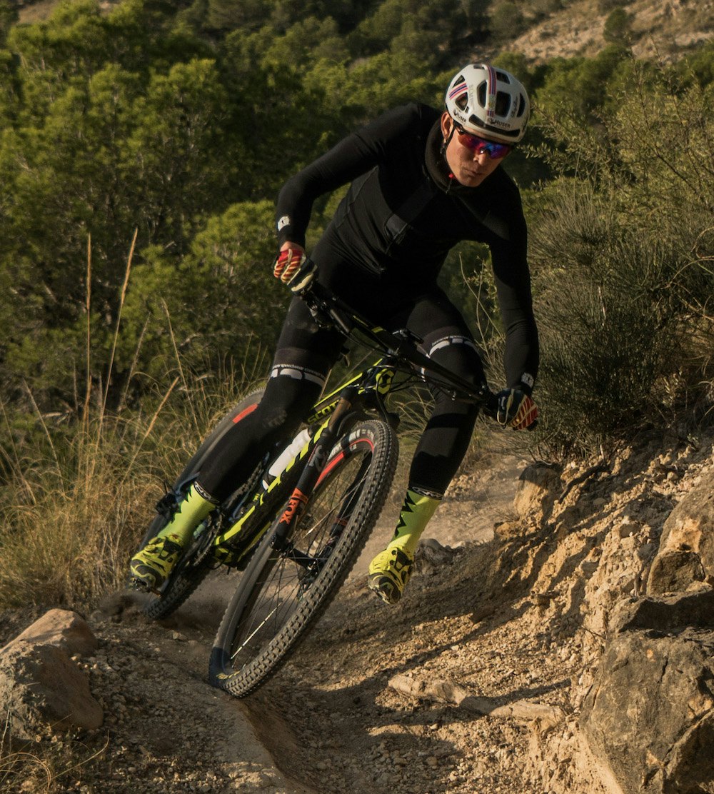 Petter Fagerhaug er seriøs på sykkelen men har likevel beholdt sykkelgleden, og det smitter over på de yngre, sier trener Lars Stensløkken. Foto: Simen Smestad Petter Fagerhaug - Finestrat - trail - Foto Simen Smestad 1000x