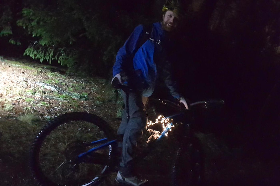 Julepimpet sykkel hører med på nisseturen. Foto: Hanne Holmstrøm Karlsen Nissetur 2017 xmas lights - Hanne Holmstrøm Karlsen 1400x933