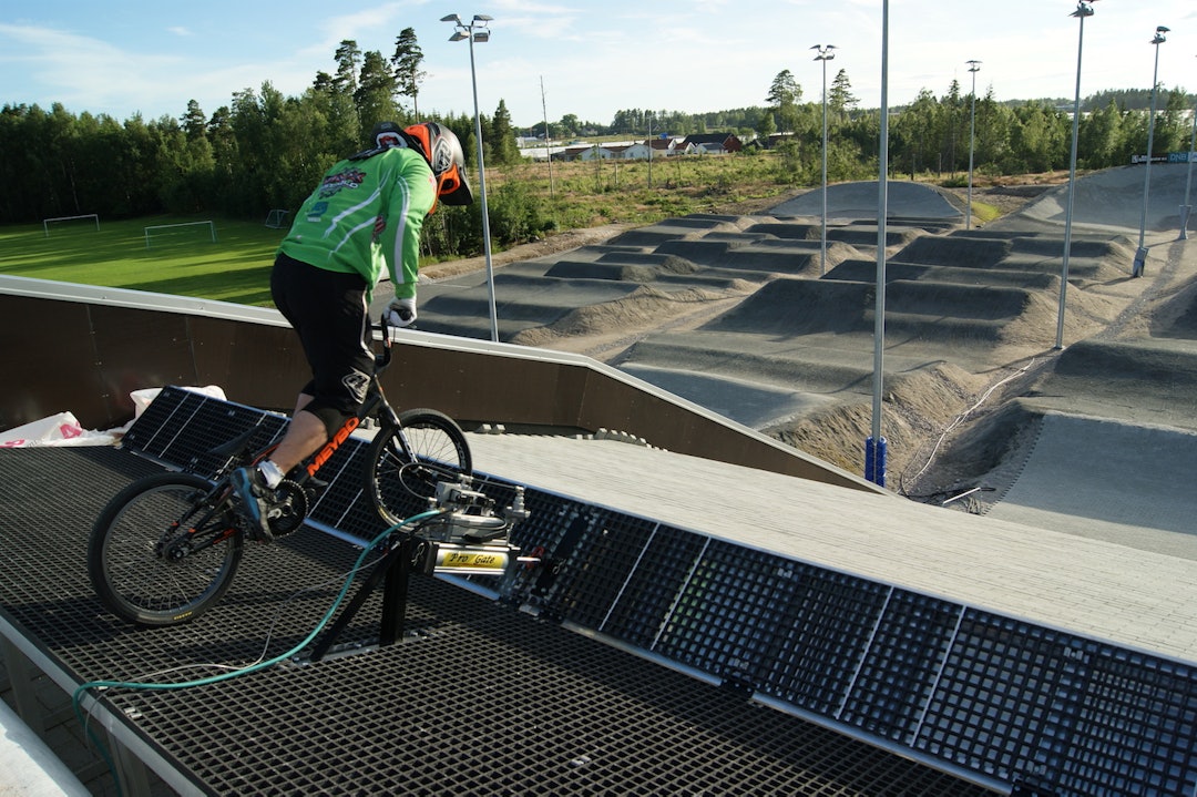 Både banen og startrampene på Råde holder internasjonal standard. Foto: Pål Hangaard Råde BMX start ramp - Pål Hangaard 400x933