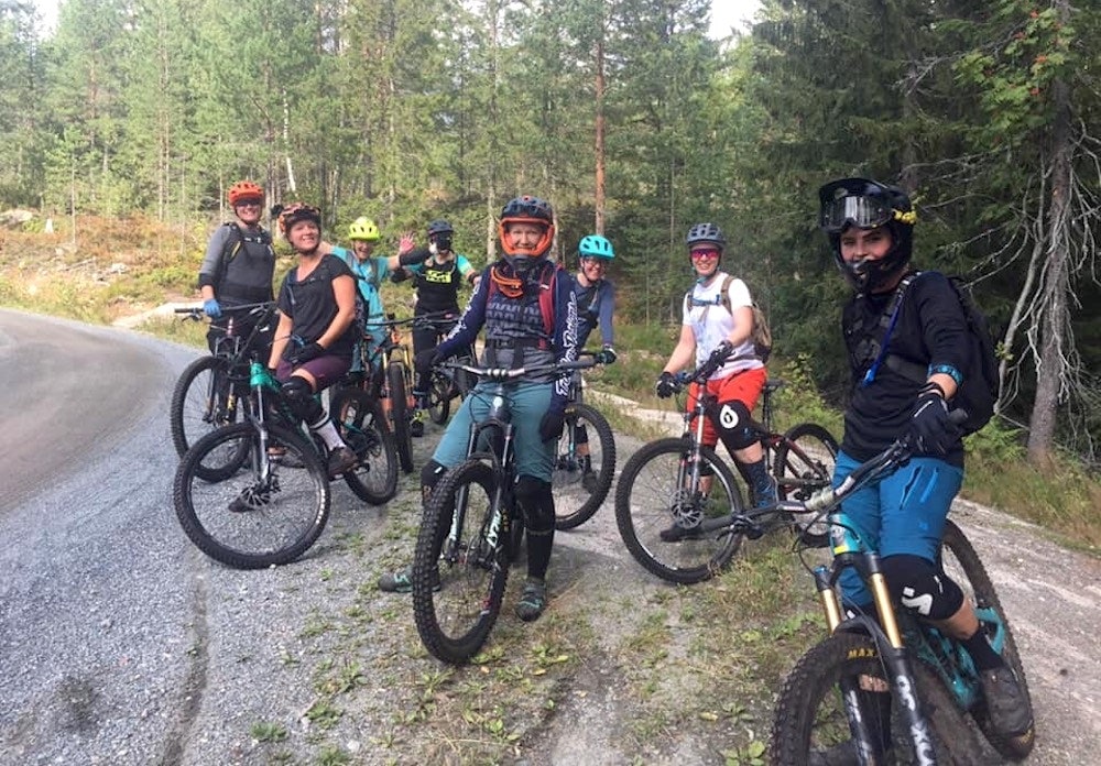 Jenter trives, som valkyrier, ofte i flokk. Det behovet fyller Herja Endurolaug. Foto: Linda Lønmo Jenter trives, som valkyrier, ofte i flokk. Det behovet fyller Herja Endurolaug. Foto: Linda Lønmo