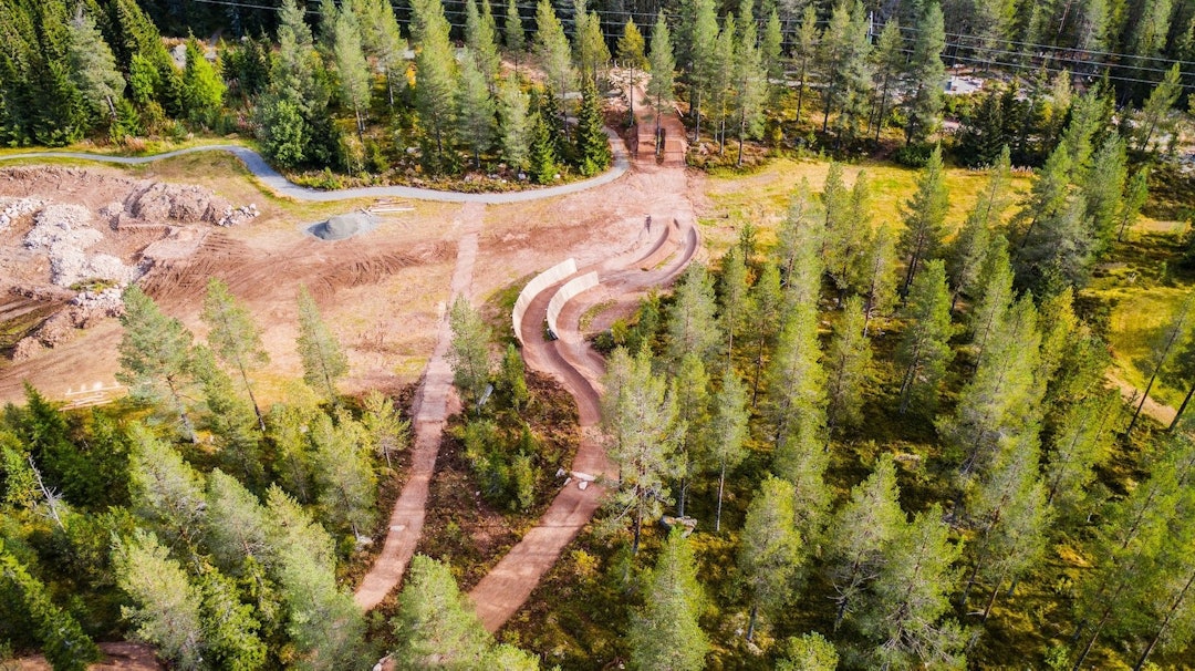 Her bygges den nye Twin Peaks parallelslalåm-løypa som skal åpne til høstferien. Foto: Andreas Fausko