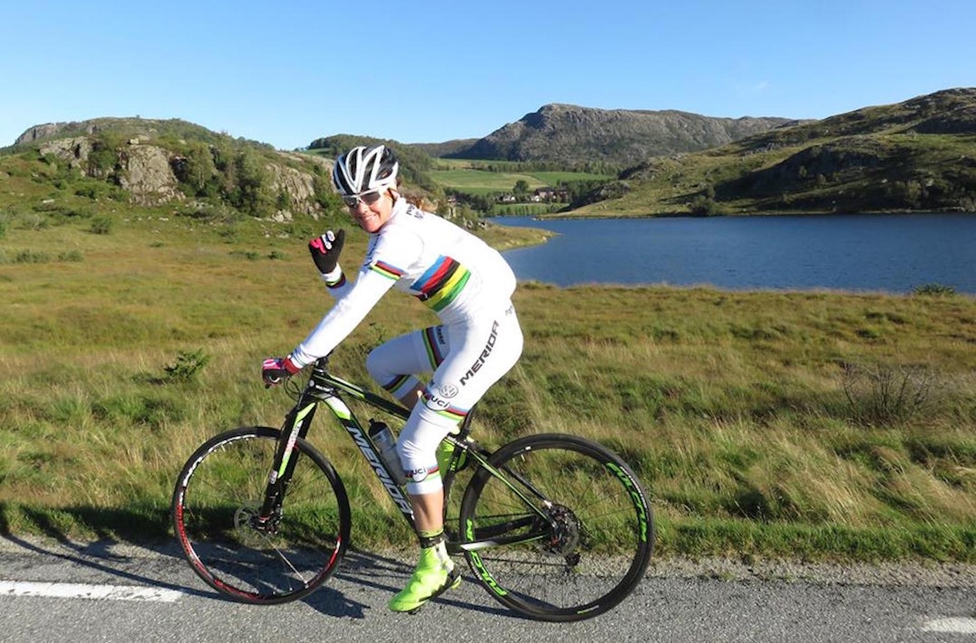 Gunn-Rita Dahle Flesjå satser fortsatt 100 prosent på ulendt terreng, men det hender likevel at hun bruker asfalten. Foto: Privat Gunn-Rita 2015 - Foto Privat 1400x924