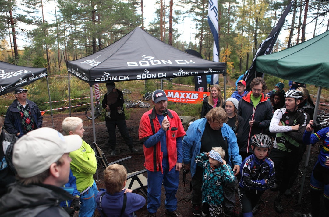 Brynjar Gulliksen under auksjonen på Deør Challenge 2014. Foto: Lars Ulvestad Brynjar Gulliksen Deør Challenge Foto Lars Ulvestad 1400x924