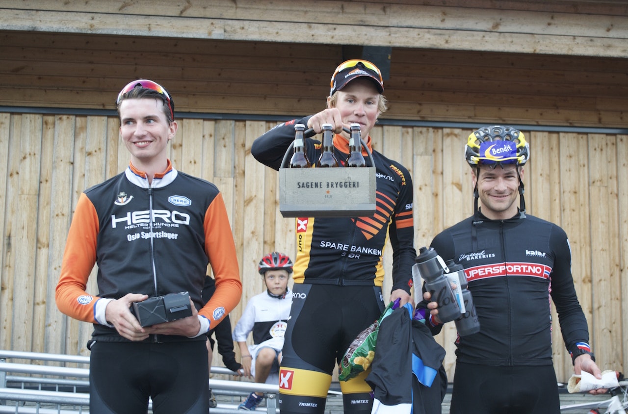 Sindre Bjerkestrand Haugsvær (til venstre) og Arne Post måtte se langt etter klatretronen også i år. Carl Fredrik Hagen forsvarte tittelen fra i fjor og fikk godt betalt for slitet. Foto: Marcus Liebold Sindre Bjerkestrand Haugsvær (til venstre) og Arne Post måtte se langt etter klatretronen også i år. Carl Fredrik Hagen forsvarte tittelen fra i fjor og fikk godt betalt for slitet. Foto: Marcus Liebold