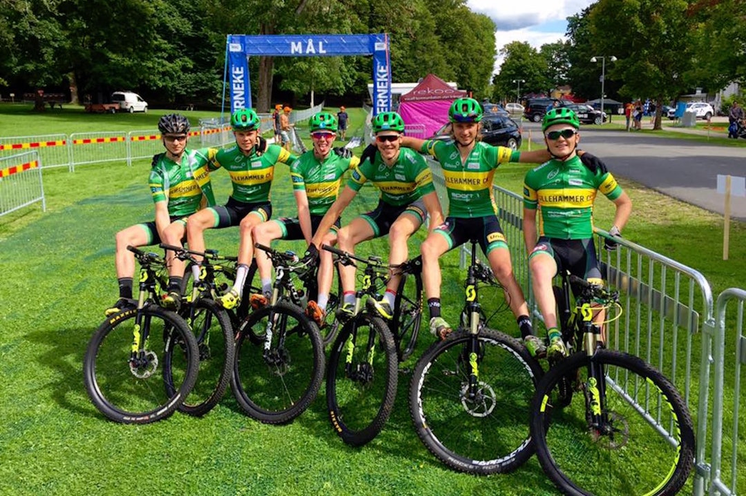 Lillehammer CK var godt representert i Alingsås: Magnus Faanes (fra venstre), Erik Hægstad, Sigurd S Pedersen, Erik N. Resell, Eirik Pettersen og Audun Øverby Hanssen. Foto: Privat Magnus Faanes - Erik Hægstad - Sigurd S Pedersen - Erik N Resell - Eirik Pettersen - Audun Ø Hanssen - Alingsås MTB Challenge 2016 - Privat 1400x933