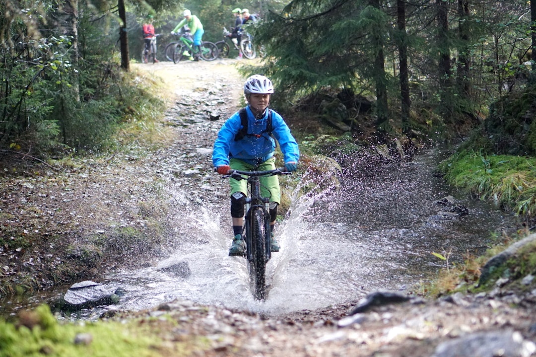 Endurotreningene i Nittedal er ikke tilpasset barn og ungdom, men utøvere som har kapasitet og nivå til å følge treningene har fått være med. Foto: Joline Johansson Group workout 2017 - Foto Joline Johansson 1400x933
