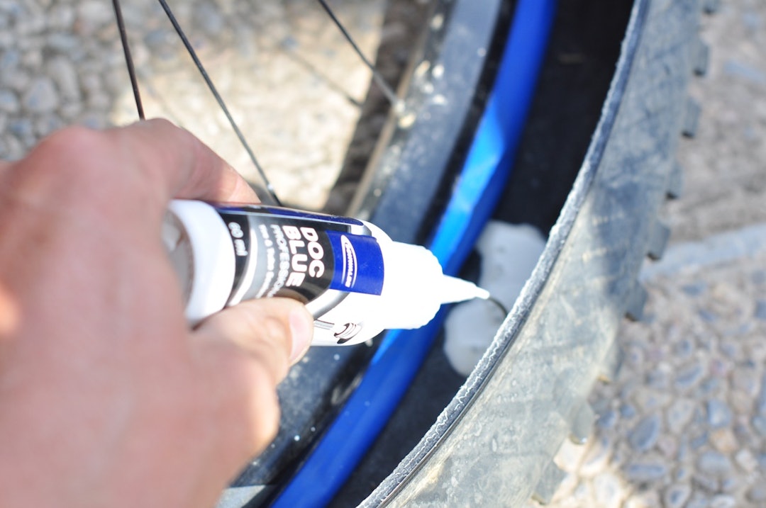 VÆSKEFYLLING: Hver av de to flaskene med Doc Blue som fyller med inneholder 60ml guffe og holder for ett dekk. VÆSKEFYLLING: Hver av de to flaskene med Doc Blue som fyller med inneholder 60ml guffe og holder for ett dekk.