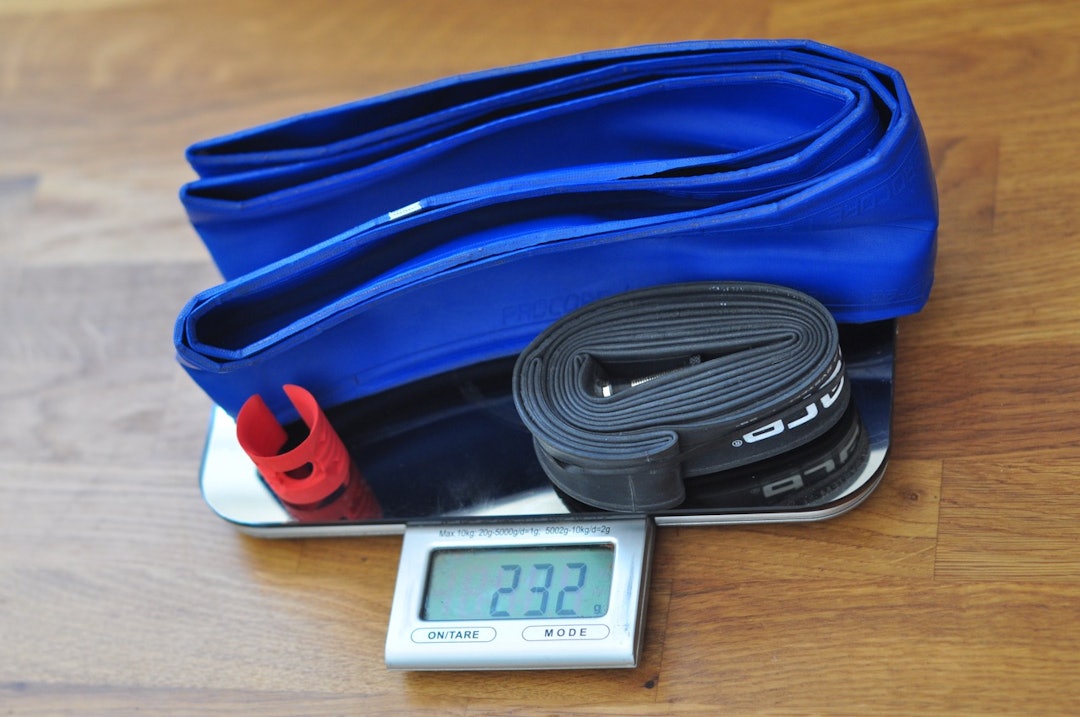 HALVKILO: Med Procore i begge hjul legger du på en snau halvkilo vekt på en 29er. Du kan tjene inn dette igjen ved å bruke lettere dekk. HALVKILO: Med Procore i begge hjul legger du på en snau halvkilo vekt på en 29er. Du kan tjene inn dette igjen ved å bruke lettere dekk.