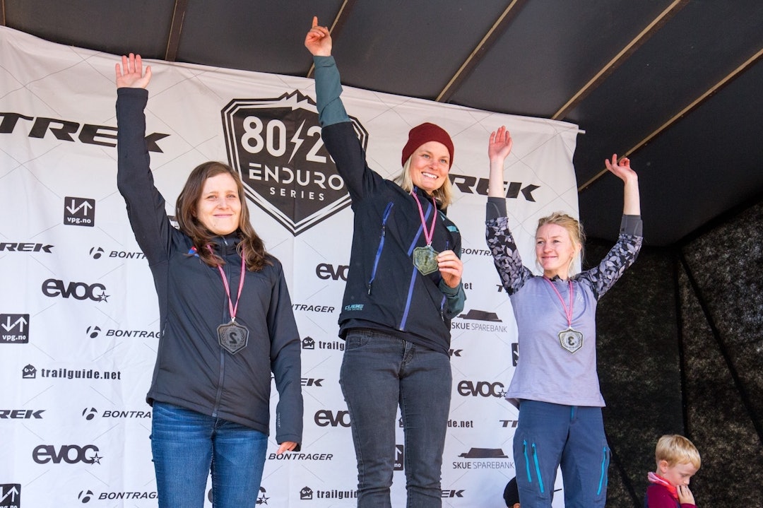 Hilde Sangesland Strædet vant enduro-NM i Nesbyen foran Vera Leivsdottir (til venstre) og Ida Rydland Nærum. Foto: Sylvain Cavatz Hilde Sangesland Strædet vant enduro-NM i Nesbyen foran Vera Leivsdottir (til venstre) og Ida Rydland Nærum. Foto: Sylvain Cavatz