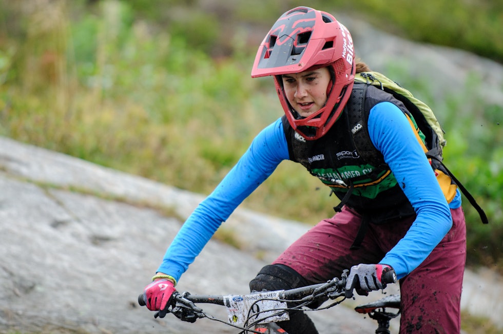 Hedda Brennengen Bjørklund debuterte i enduro-sammenheng med seier i Hakadal Enduro på søndag. Men det er rundbane hun satser på, og til helga er det Norgescupfinalen i Halden som gjelder. Foto: Jon Borgersen Hedda Brennengen Bjørklund debuterte i enduro-sammenheng med seier i Hakadal Enduro på søndag. Men det er rundbane hun satser på, og til helga er det Norgescupfinalen i Halden som gjelder. Foto: Jon Borgersen