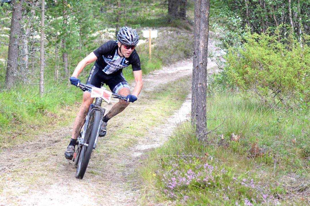 Carl Fredrik Hagen på vei inn på stadion. Foto: Kent Murdoch CFH enter stadium - Murdoch 1400x933