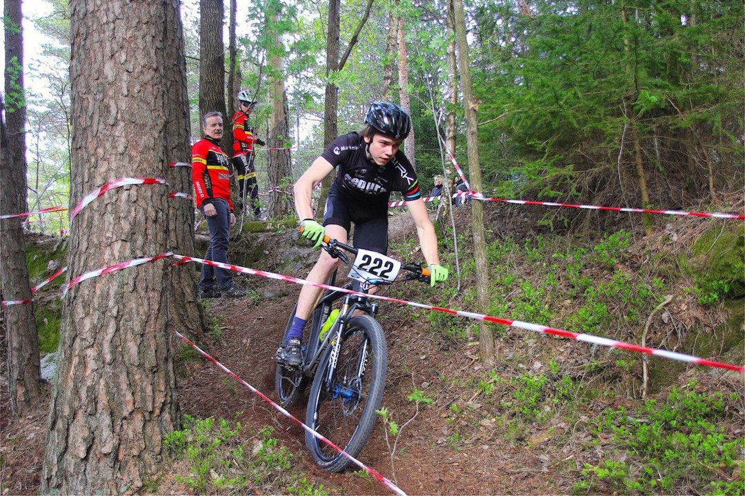 Løyeplegger Marius Grødahl Andresen i fint driv gjennom løypa under klubbmesterskapet i høst. Foto: Ken Ronny Hauge Marius Grødahl Andresen - Halden CK klubbmesterskap 2016 - Ken Ronny Hauge