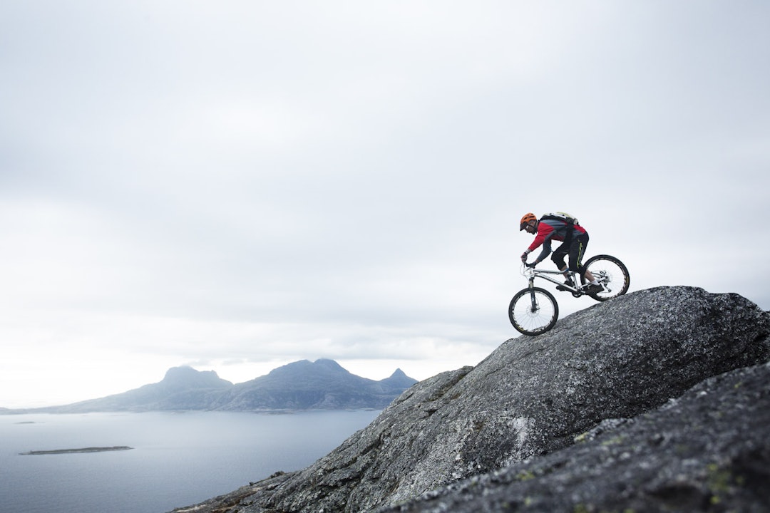 Rittleder Andreas Klette håper mange vil ta turen nordover i juni, og frister med et vell av turer utover de som vil inngå i endurorittet. Foto: Kristoffer Kippernes Andreas Klette - Bodø enduro - Kristoffer Kippernes