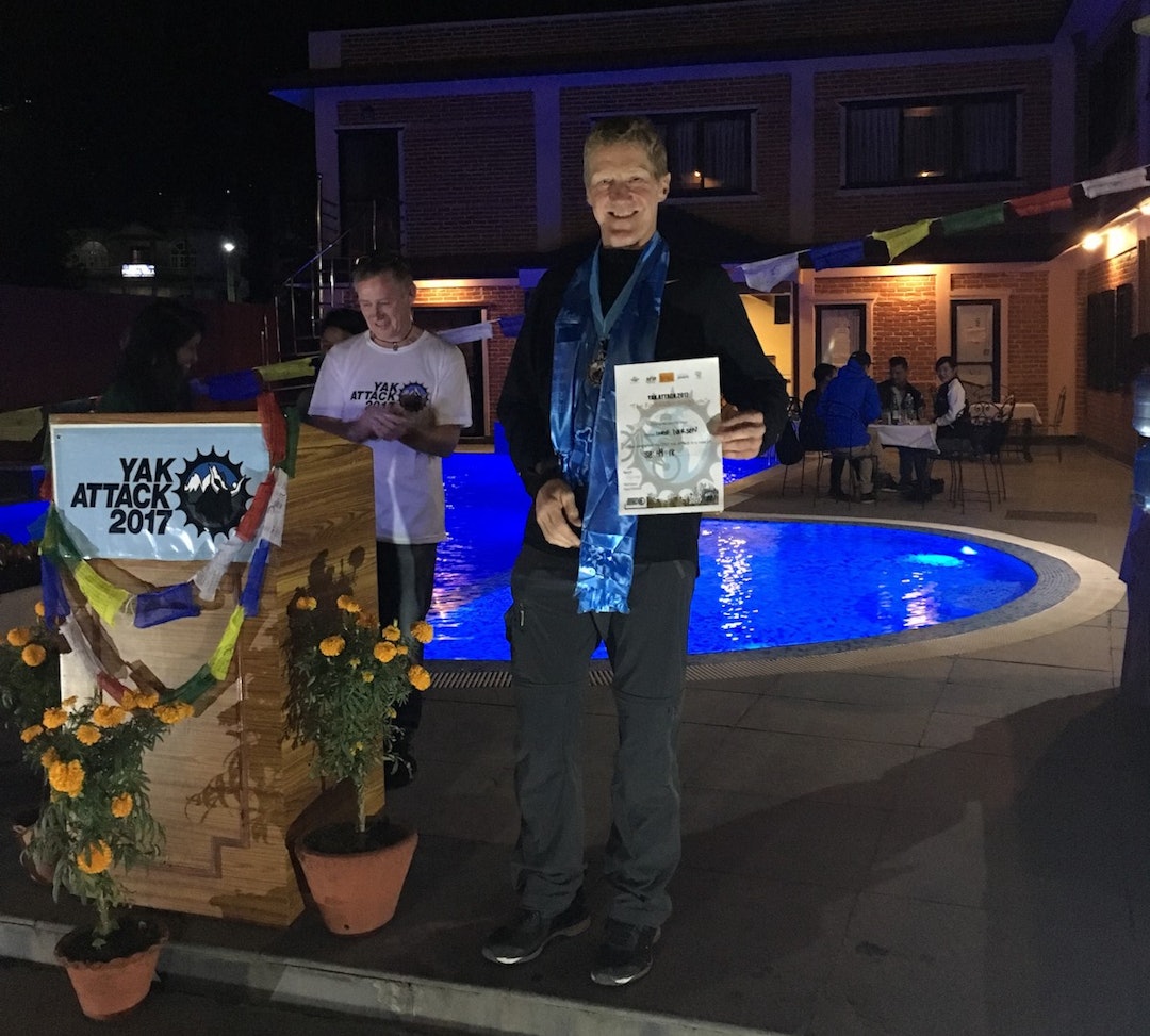 Inge Iversen til høyre på premieseremonien etter siste etappe. Foto: Igor Schifris Medalje sermoni Foto Igor Schifris 1200x1080