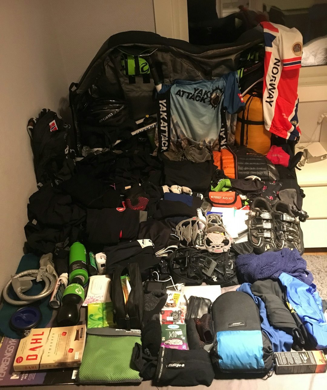 Pakket og klar for avreise til Nepal. Foto: Inge Iversen Pakket til avreise Kathmandu - Inge Iversen 1200x1439