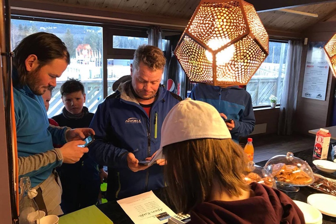 Vafler og kakao på Birkebeineren Stadion sørget for nye krefter. Foto: Tom Ruud Global Fatbike day 2017 - Lillehammer coffee - Tom Ruud 1400x933