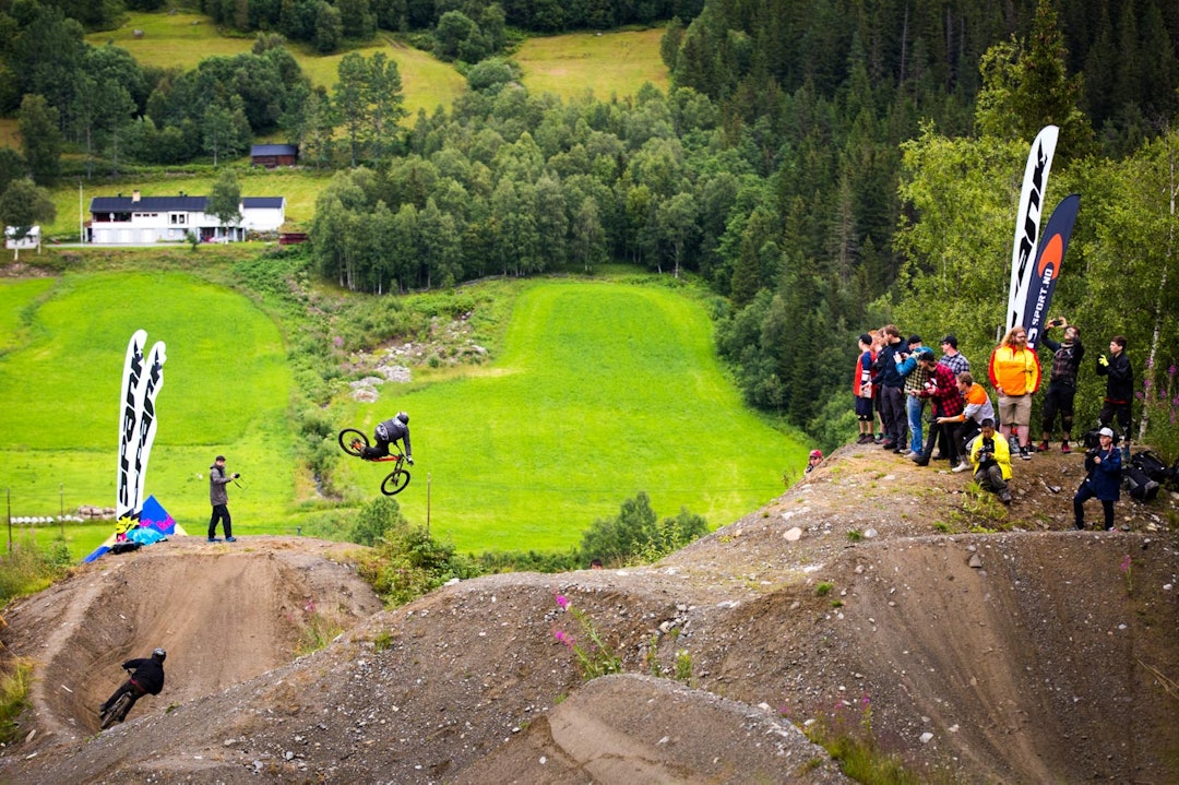 MESTERSKAP: Det var tid for skandinavisk mesterskap i whip off. (foto: Snorre Veggan) hillbilly-0898a