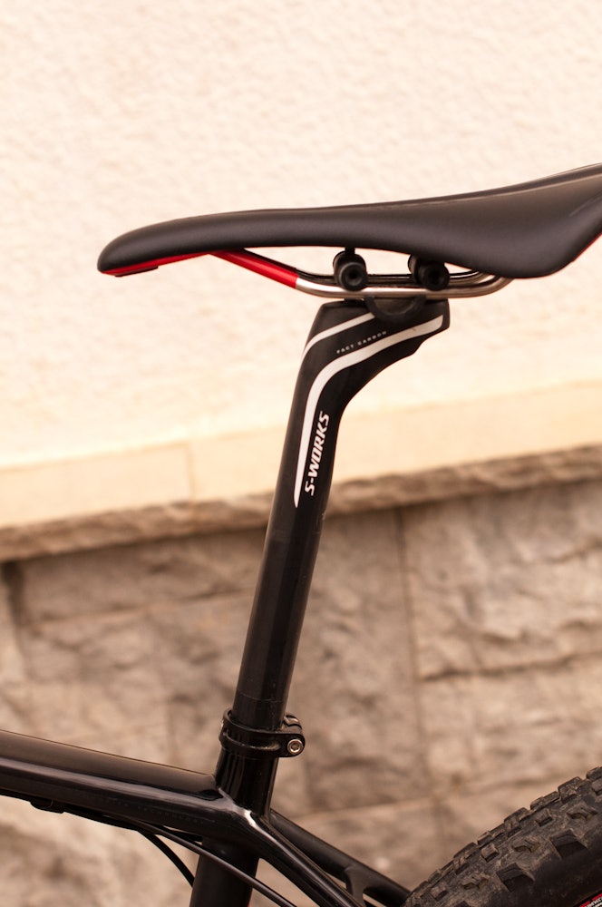 FAST HØYDE: Har du bestemt deg for setehøyden har du en mindre variabel og forholde deg til. Setets plassering på setepinnen blir heldigvis konstant når du tar ut pinnen av sykkelrammen. FAST HØYDE: Har du bestemt deg for setehøyden har du en mindre variabel og forholde deg til. Setets plassering på setepinnen blir heldigvis konstant når du tar ut pinnen av sykkelrammen.