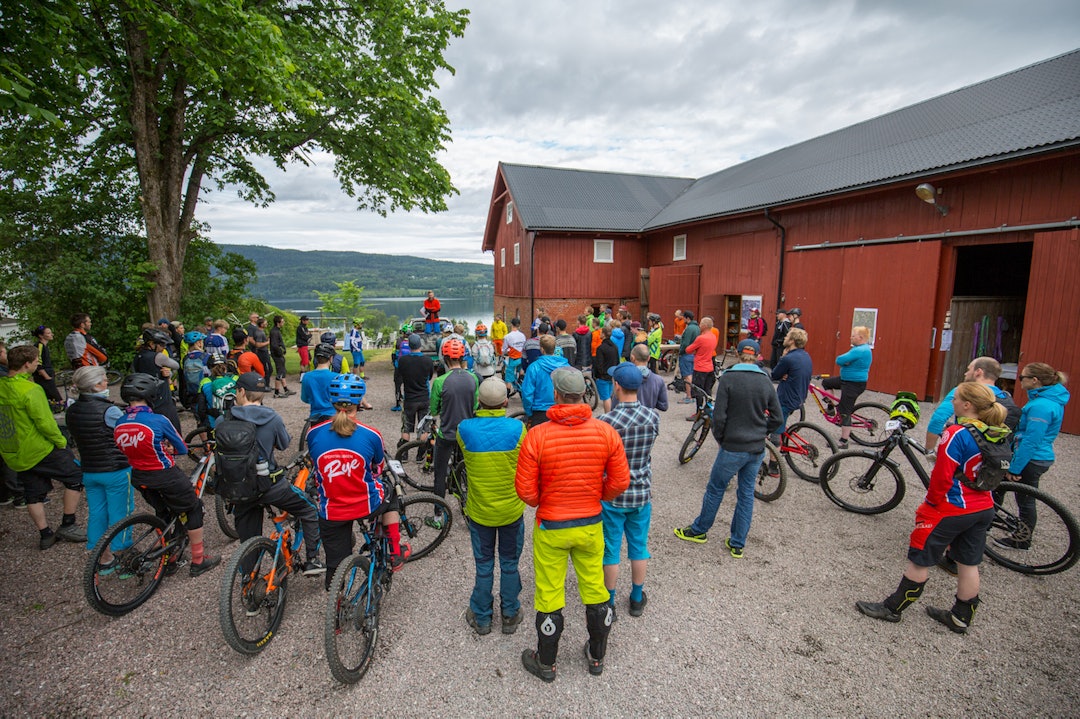 Ryttermøte på farmen i forkant av Traktor Enduro. Foto: Sylvain Cavatz Meeting - Sylvain Cavatz 1400x933