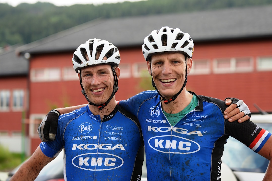 Gerben Mos og Bram Room i det nederlandske laget KMC tok seieren i den aller første utgaven av Offroad Valdres. Men lett var det ikke, innrømmer begge. Gerben Mos - Braam Room finish 1400x933