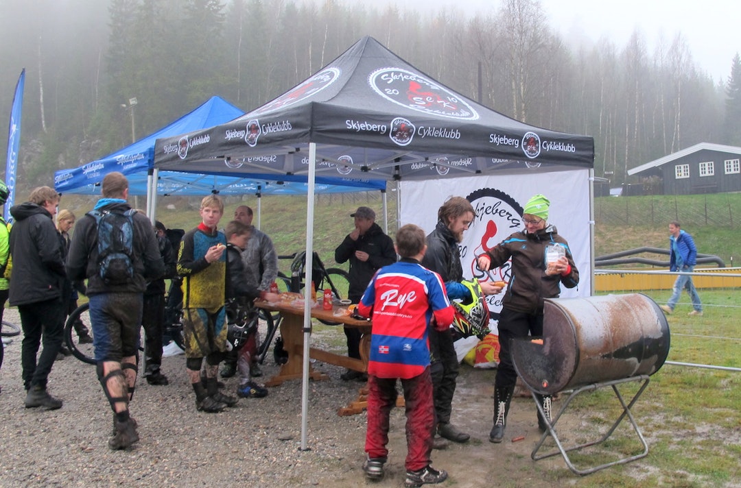 Grillmat og vafler blir ekstra kos når været er gufsent. Foto: Petter Wilhelmsen BBQ Foto Petter Wilhelmsen 1400x924