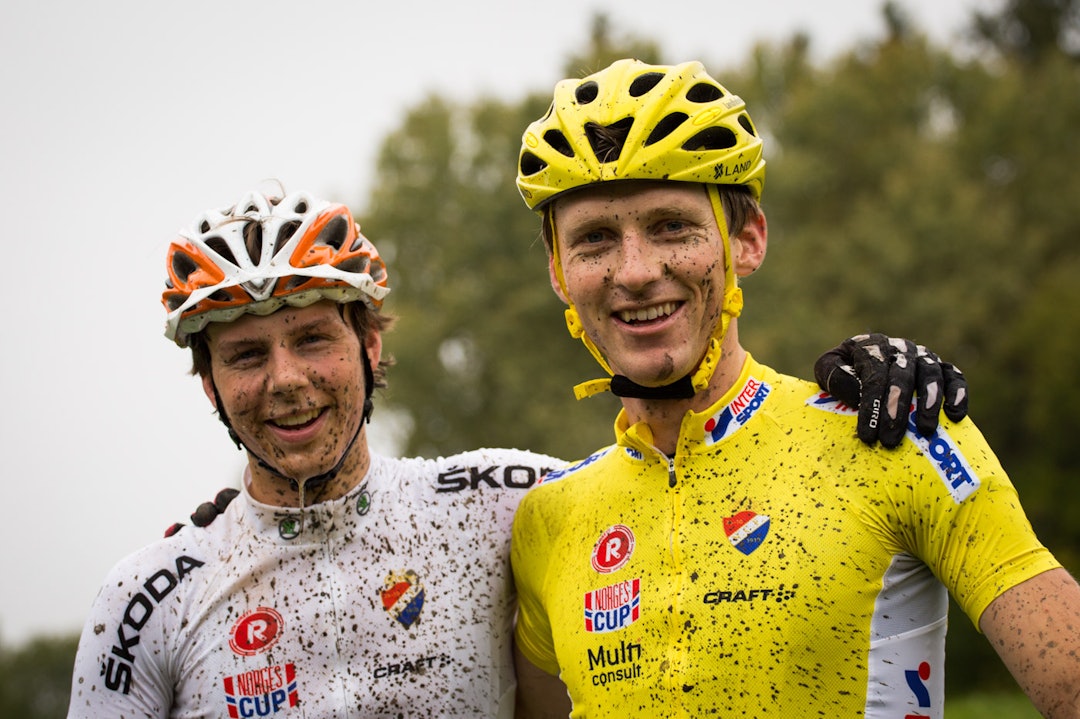 Eskil Evensen-Lie (til venstre) sammen med Ola Kjøren etter siste Norgescup rundbane 2014, da han vant ungdomstrøya for sesongen. Foto: Snorre Veggan Eskil Evensen-Lie - Ola KJøren NC xc 2014 Foto Snorre Veggan