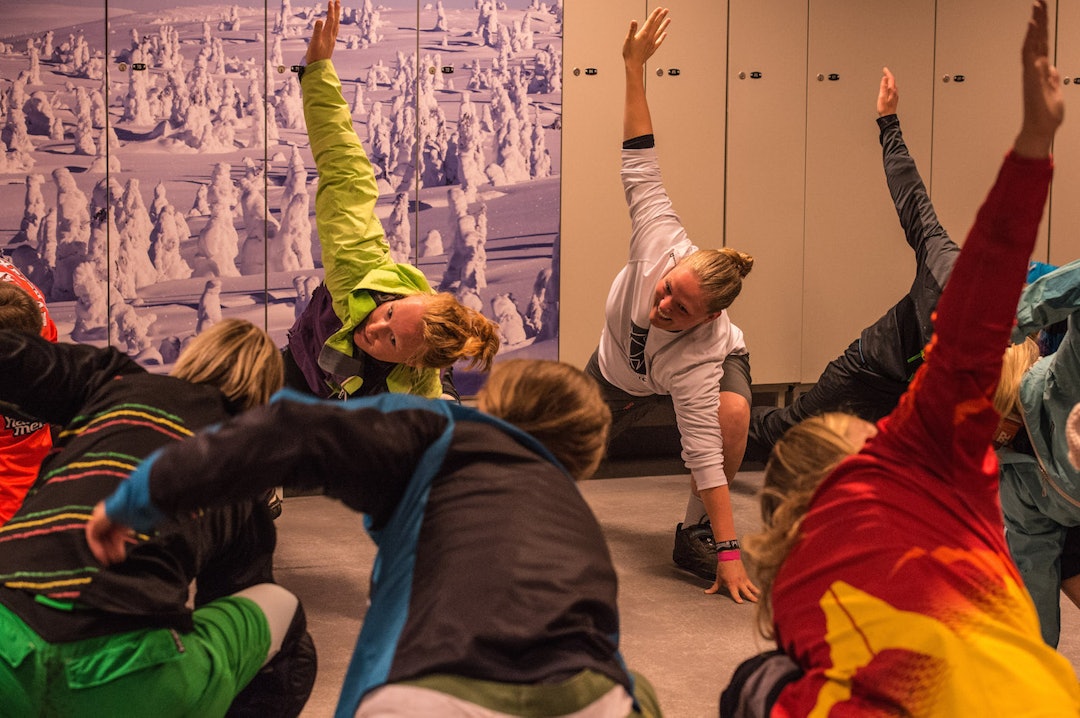 Tørrtrening er også viktig. Foto: IVRIG IVRIG Jentecamp July 2015 dryland - Foto IVRIG 1400x932