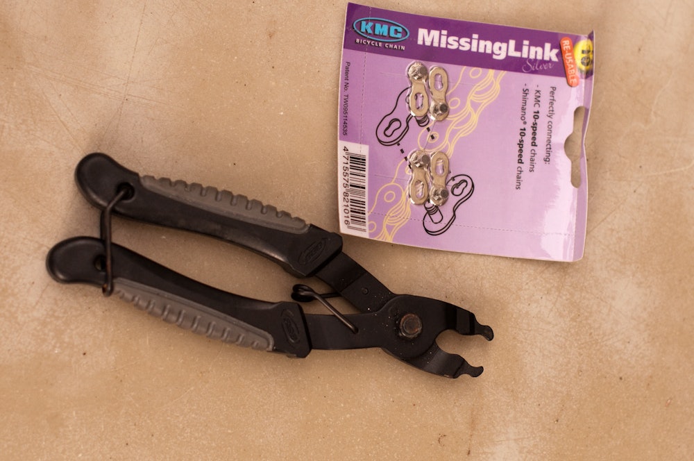 KJEDETANG: Kjedeskjøtelinkene kan brukes flere ganger, men kan være vanskelig å åpne. En egen tang løser biffen. KJEDETANG: Kjedeskjøtelinkene kan brukes flere ganger, men kan være vanskelig å åpne. En egen tang løser biffen.