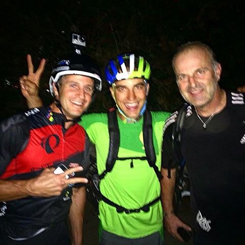 IMPONERTE: Brian Lopes og Hans Rey kunne ikke annet enn å bøye seg i hjelmen over Nino Schurters sykling i Laguna Beach. IMPONERTE: Brian Lopes og Hans Rey kunne ikke annet enn å bøye seg i hjelmen over Nino Schurters sykling i Laguna Beach.