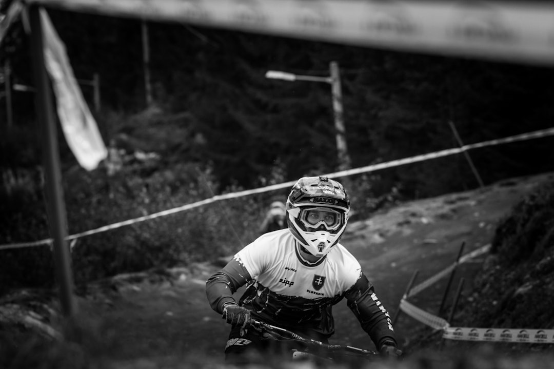 TIDLIG START: Lukas Ucen fra Slovakia sikter mot Roadgapen i Expressen. (foto: Snorre Veggan) 6_utforVM-8013a