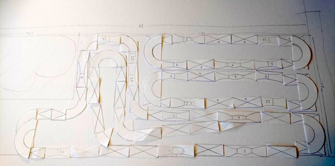 Første utkast til pumptrackens design var klar i dag. Foto: Ove Grøndal Pumptrack Nesbyen - Ove Grøndal 1400x