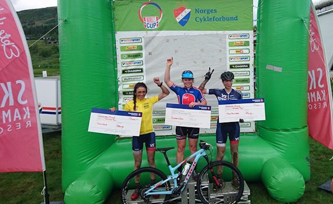 Elisabeth Sveum vant Bukkerittet, som var andre runde i Norgescupen, foran Sunniva Dring og Mona Hallingrød. Foto: Arrangøren Dring - Sveum - Mona Hallingrød - Bukkerittet 2016 - Foto Arrangøren 1200x