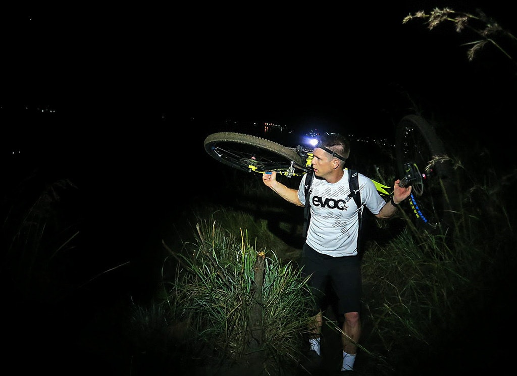 20160710221729-Espen-oppover-i-moerket-hodelykt-1024x 20160710221729-Espen-oppover-i-moerket-hodelykt-1024x