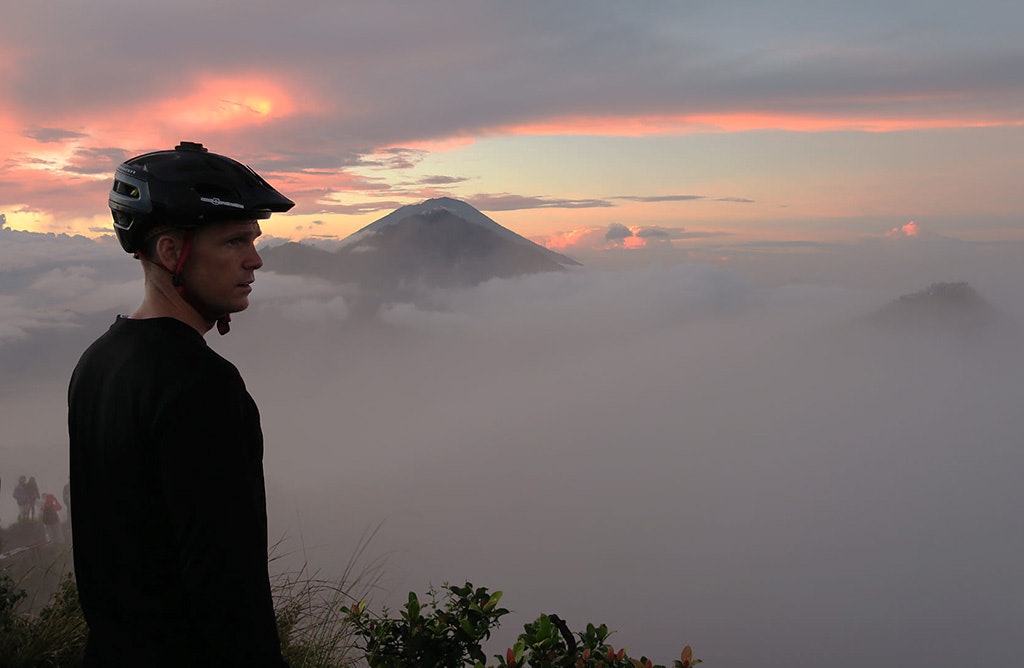 20160710232547-Espen-silhouett-foer-sunrise-fjella-bak-1024x-TALLAK 20160710232547-Espen-silhouett-foer-sunrise-fjella-bak-1024x-TALLAK