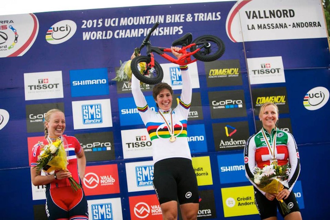 Pallen i VM-sprinten: (fra venstre) Ingrid Sofie Bøe Jacobsen, Linda Indergand (Sveits) og Kathrin Stirnemann (Sveits). Foto: Vallnord.com Pallen Vallnord Jacobsen - Linda Indergand - Kathrin Stirnemann - Foto Vallnord.com