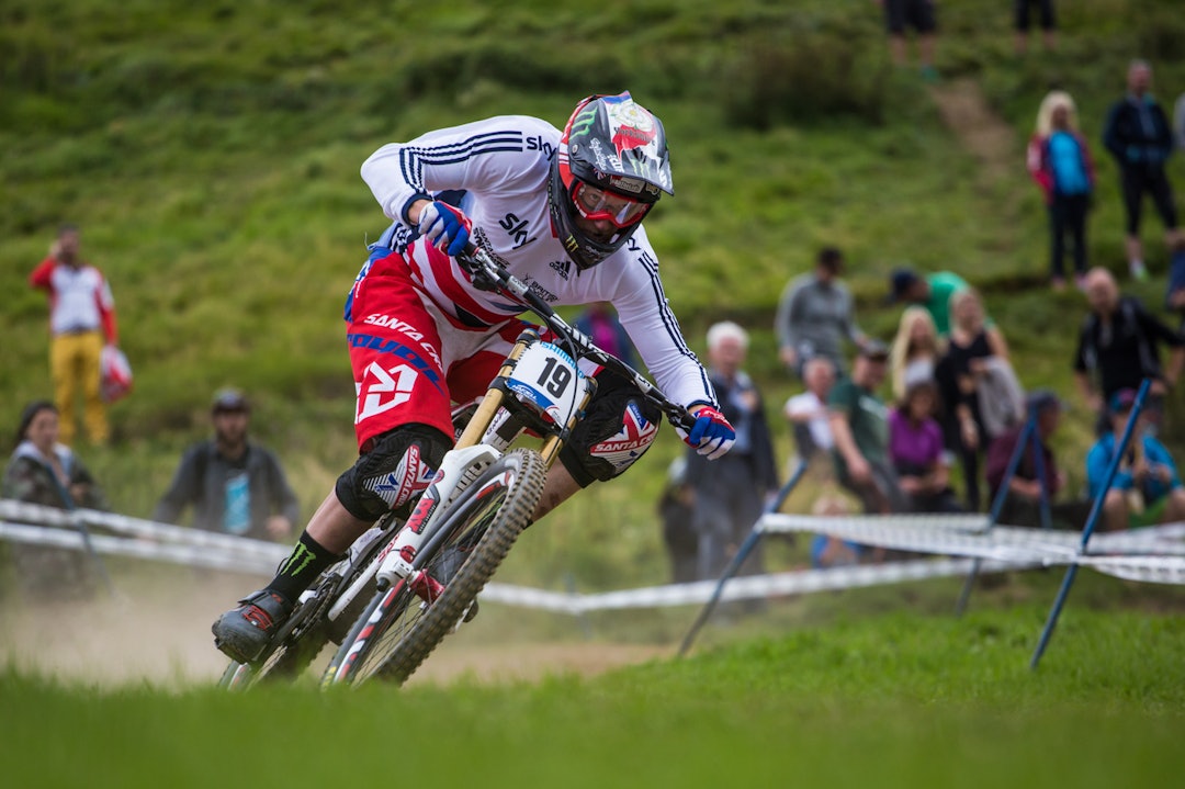 HØY HASTIGHET: Steve Peat forsøker å jage fart. Den raskeste hastigheten som ble målt var 82,5 km/t (Bryn Atkinson). Peat hadde "bare" 77,7 km/t. (foto: Snorre Veggan) 24_utforVM-4665a