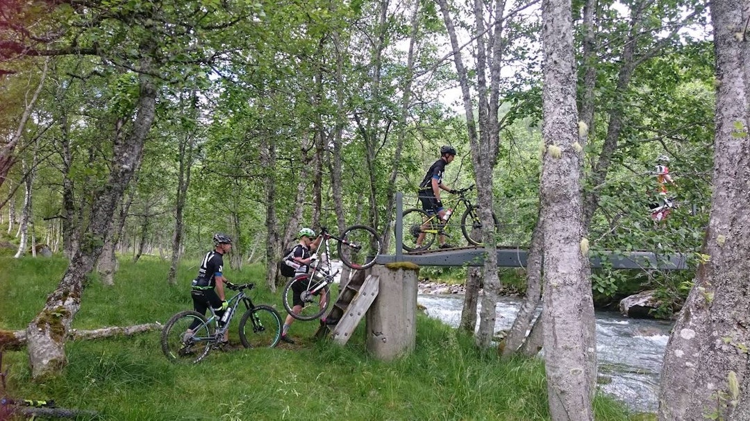 Etappe to i Stranda får færre høydemeter enn første etappe og mer rundbanepreget profil. Foto: Nordic Escape Nordic Escape Test Ride 2017 Stranda - Foto Nordic Escape 1400x788