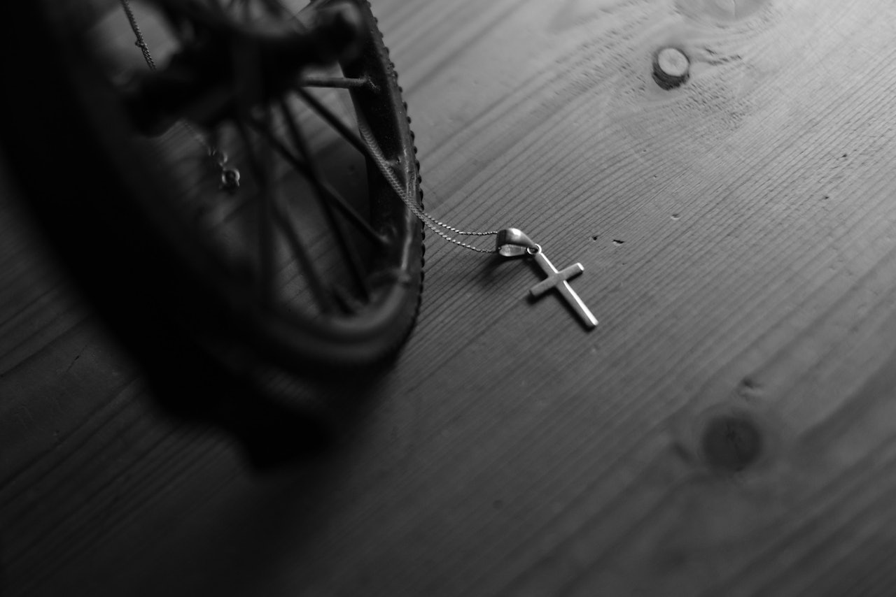 EN TRAGISK ULYKKE: Lørdag mistet Petter Omsland Nikolaisen livet i en trafikkulykke. En holdningsendring må til for å unngå flere ulykker.  EN TRAGISK ULYKKE: Lørdag mistet Petter Omsland Nikolaisen livet i en trafikkulykke. En holdningsendring må til for å unngå flere ulykker.