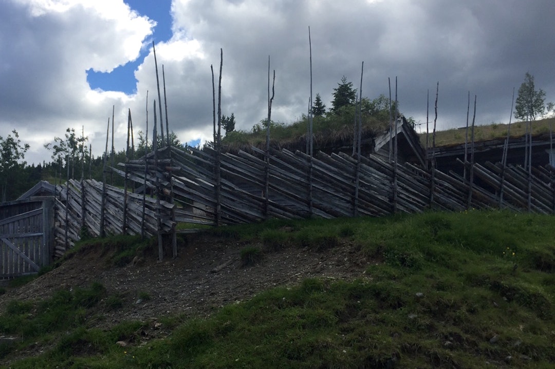 Stølsmat på sjekkpunktene er en del av konseptet i Offroad Valdres. Foto: Ole Christian Nymoen OV seterstøl july 10-16 OC Nymoen 1400x933