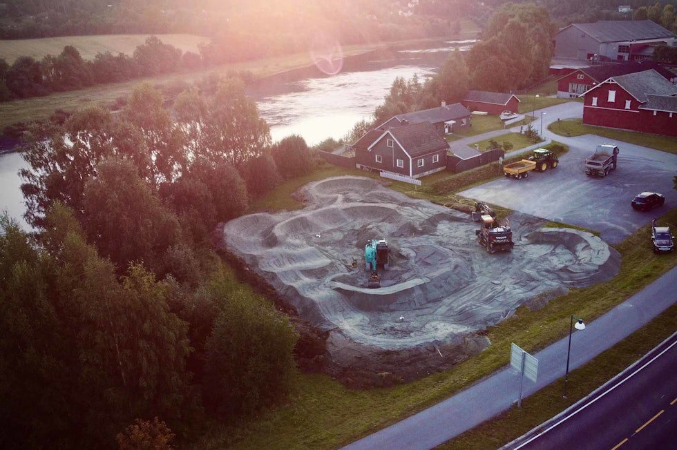 SNART FERDIG: Pumptracken på Flå føyer seg til listen over pumptracks i Hallingdal. Foto: Knut Lønnqvist, Trailhead Nesbyen. pumptrack-flå-hallingdal-5