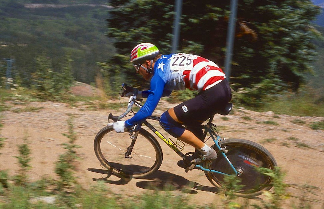 I UTFOR: Også i utforrittet valgte Tomac å sykle med bukkestyre på sin C-26 karbon-Yeti. I UTFOR: Også i utforrittet valgte Tomac å sykle med bukkestyre på sin C-26 karbon-Yeti.