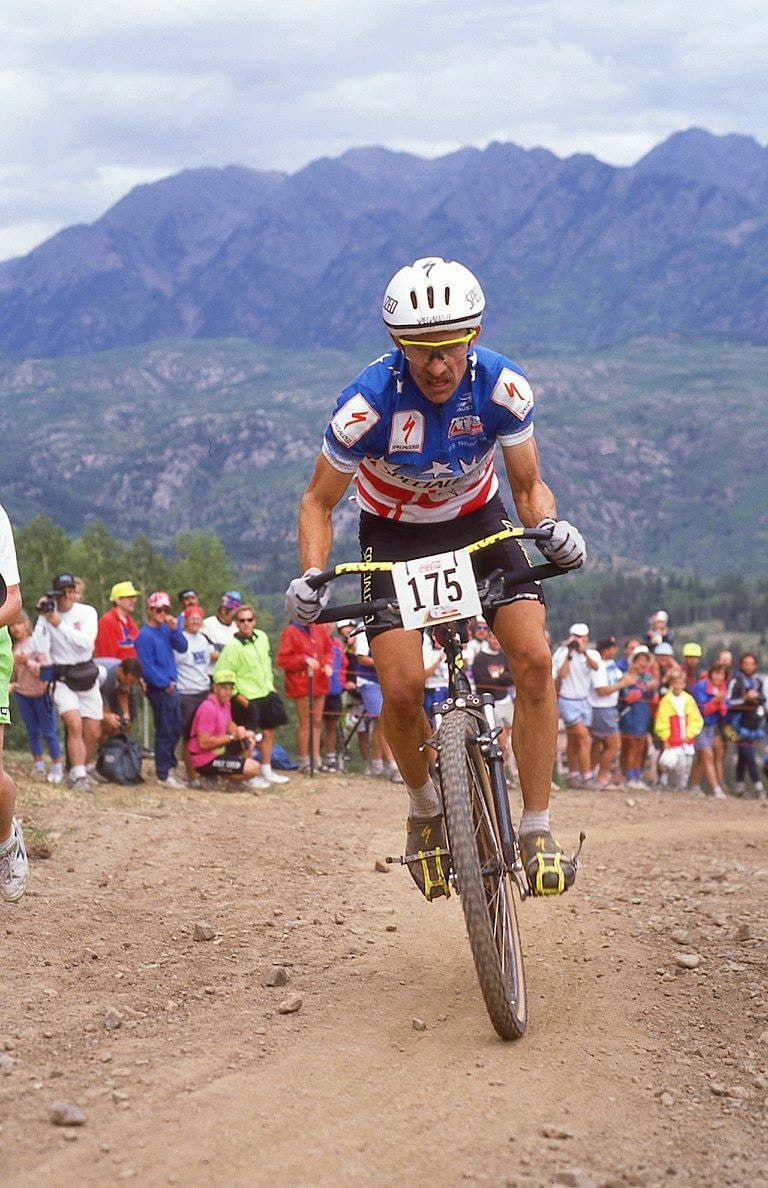 KLATREMUS: Veteranen Overend klatret fra konkurrenten i Purgatory. KLATREMUS: Veteranen Overend klatret fra konkurrenten i Purgatory.