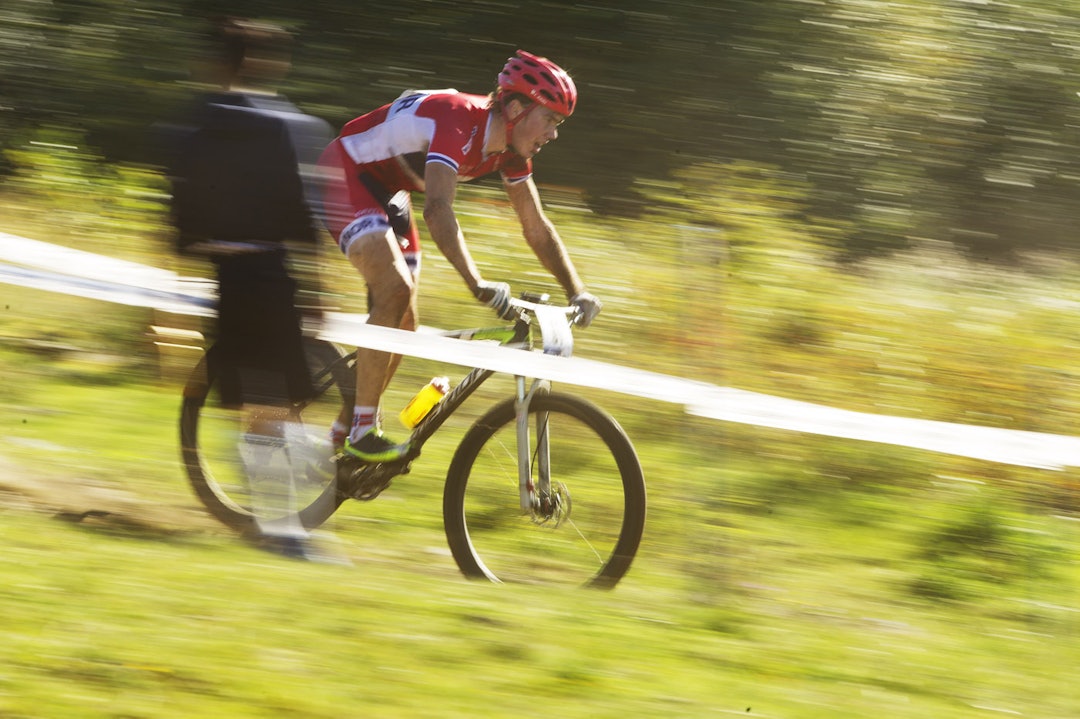 SISTE SVING: Erik lå lenge an til en åttendeplass, men en nesten-avvrengning av dekk og et sammenstøt med en annen rytter stjal verdifulle sekunder og minutter. _KHK6096