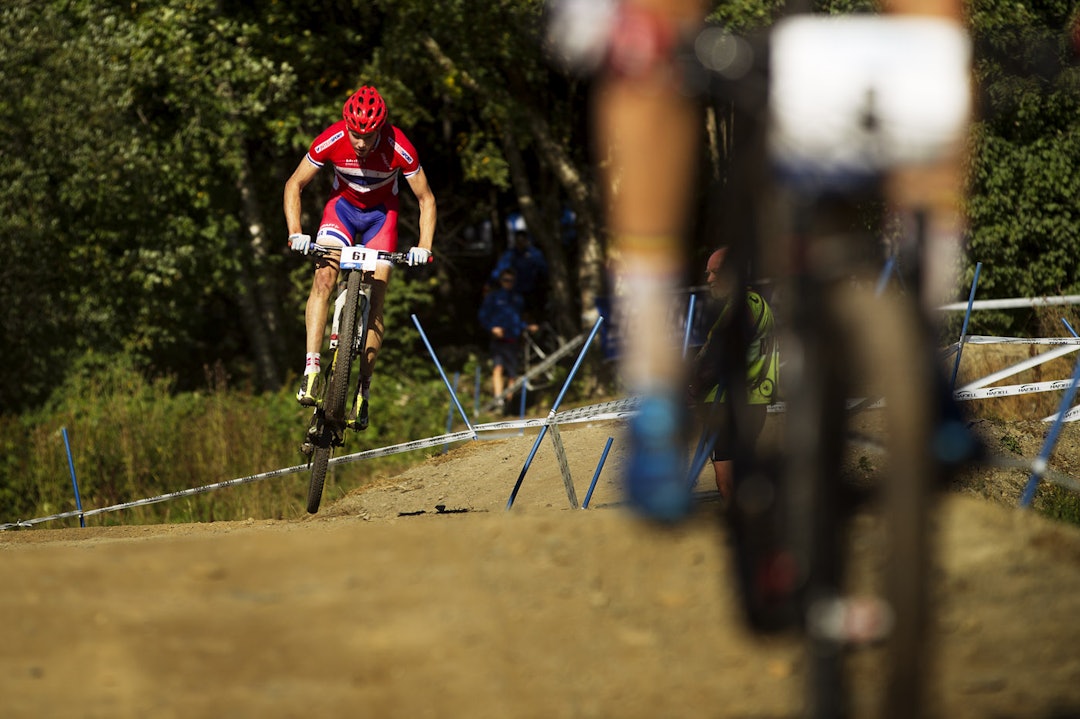 TOK DET ROLIG: Det var ingen grunn til å gi full gass på hoppene og risikere punktering. Erik tok det med ro. _KHK6008